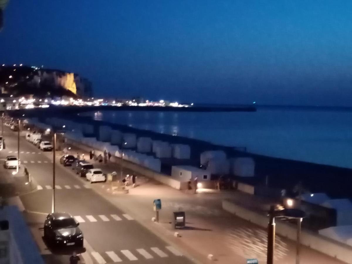 Appartement Avec Balcon Au 1Er Etage Vue Laterale Mer A 50 Metres De La Plage A Mers Les Bains. Екстериор снимка