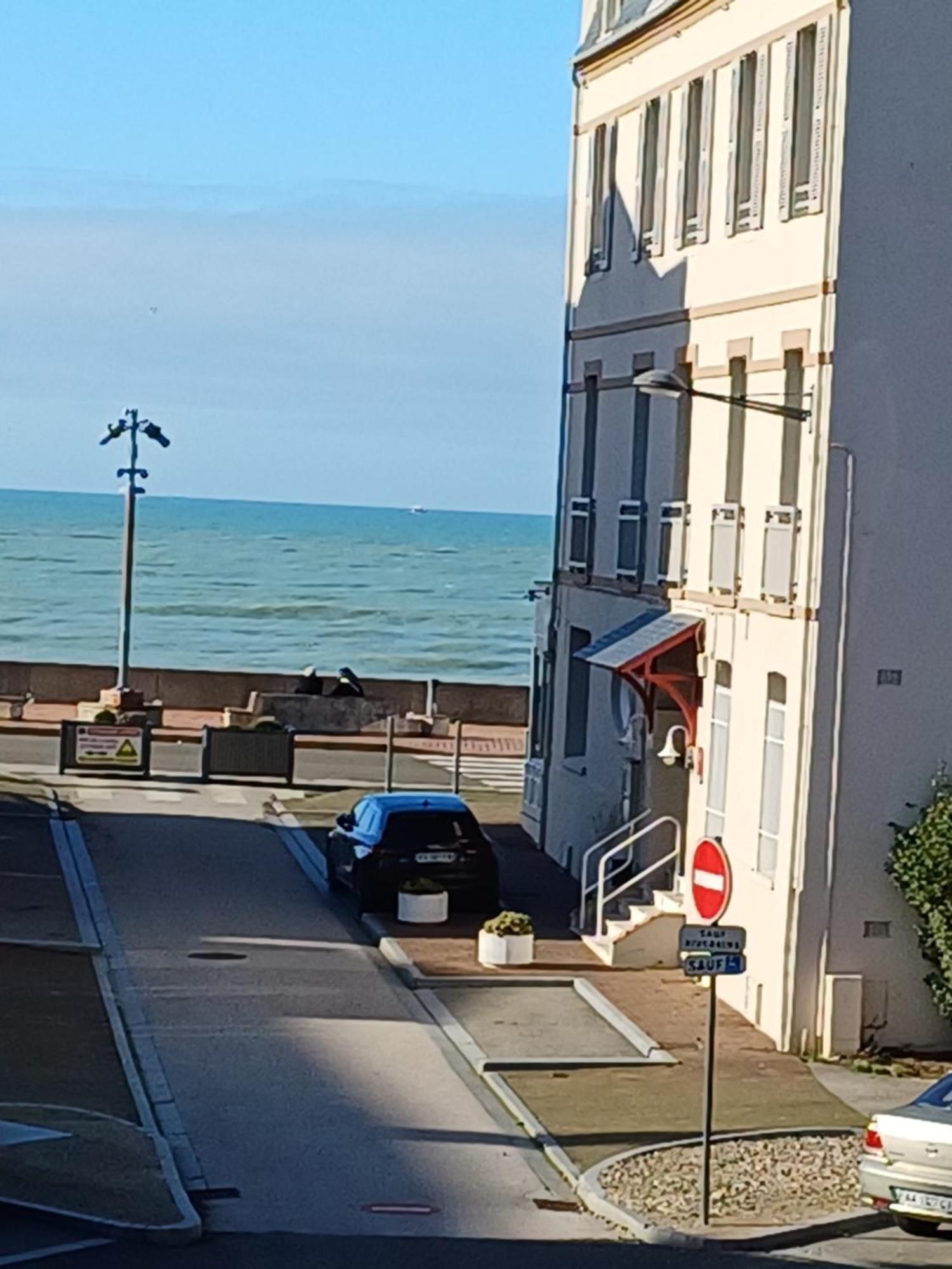 Appartement Avec Balcon Au 1Er Etage Vue Laterale Mer A 50 Metres De La Plage A Mers Les Bains. Екстериор снимка